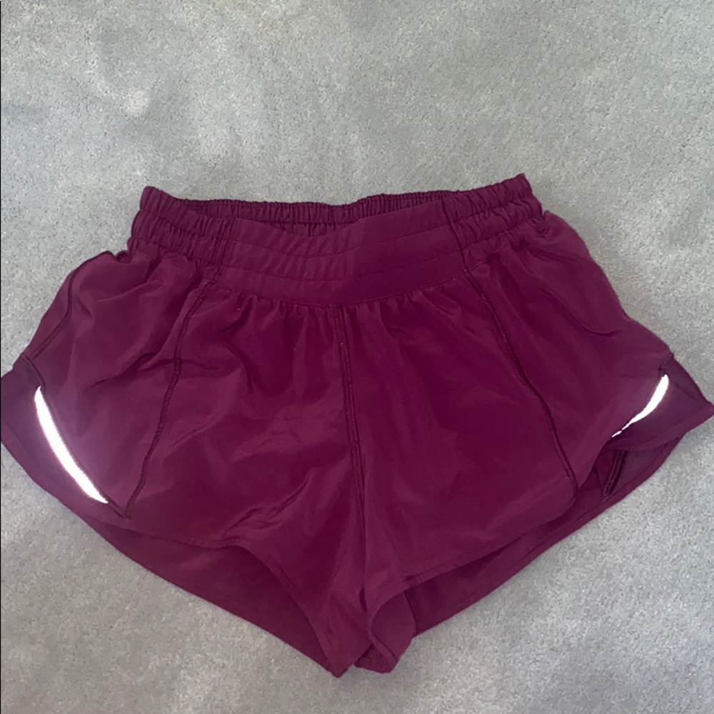 Lululemon hottie hot low-rise lined short 2.5”